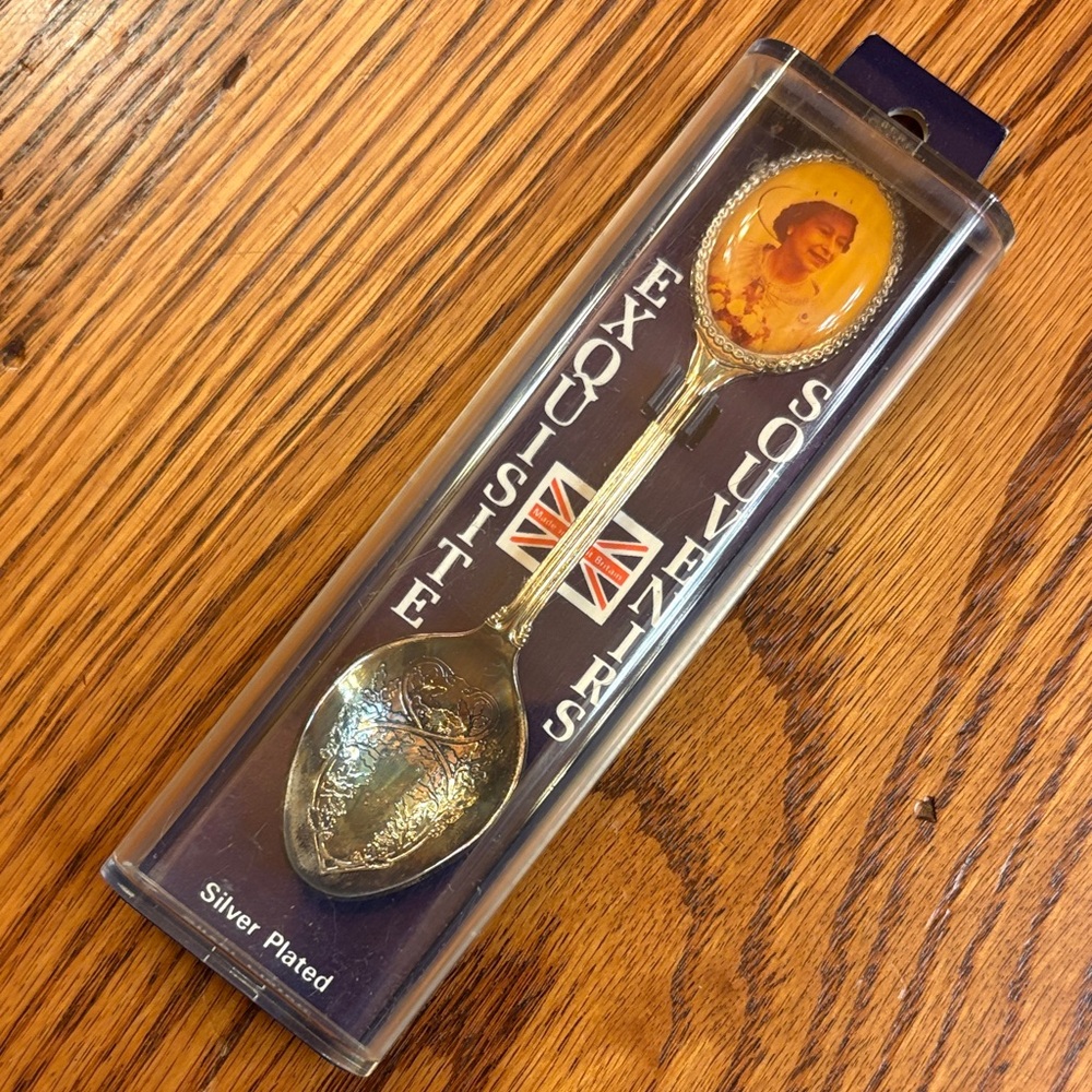 Vintage Queen Elizabeth ll Exquisite Silver Plated Souvenir Spoon
